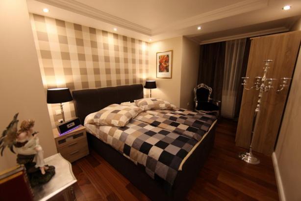 Golden Apartment