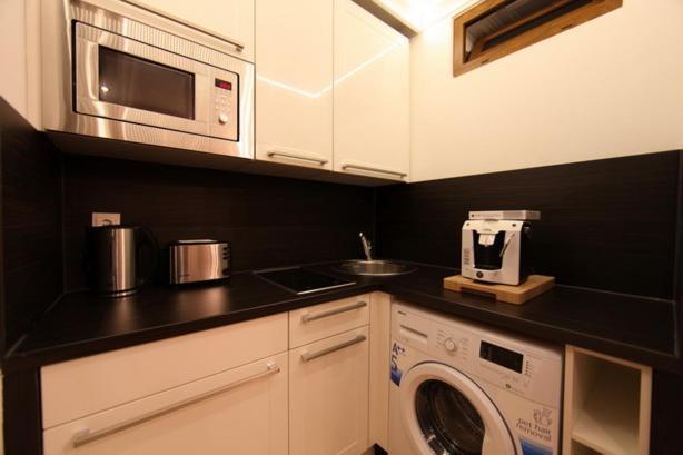 Golden Apartment
