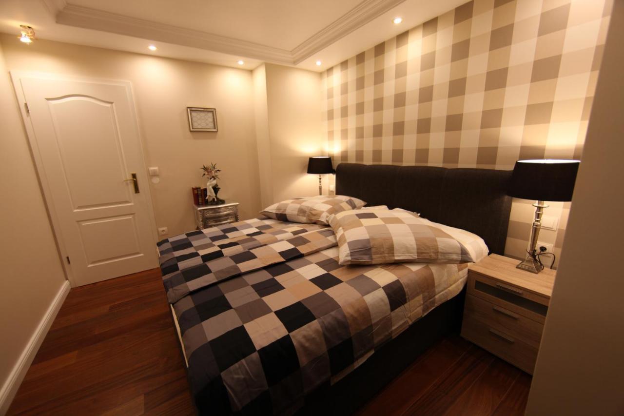 Golden Apartment *